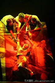 以針線為祭，以舞臺為碑 梁明玉與她的5.12舞臺藝術造型